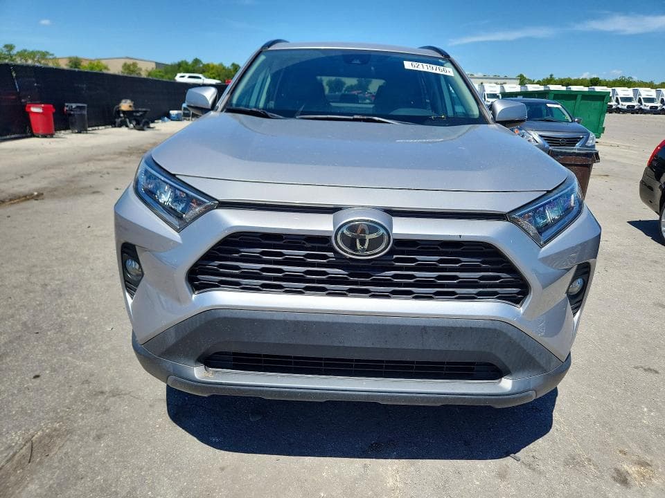 2020 TOYOTA RAV4 XLE 5