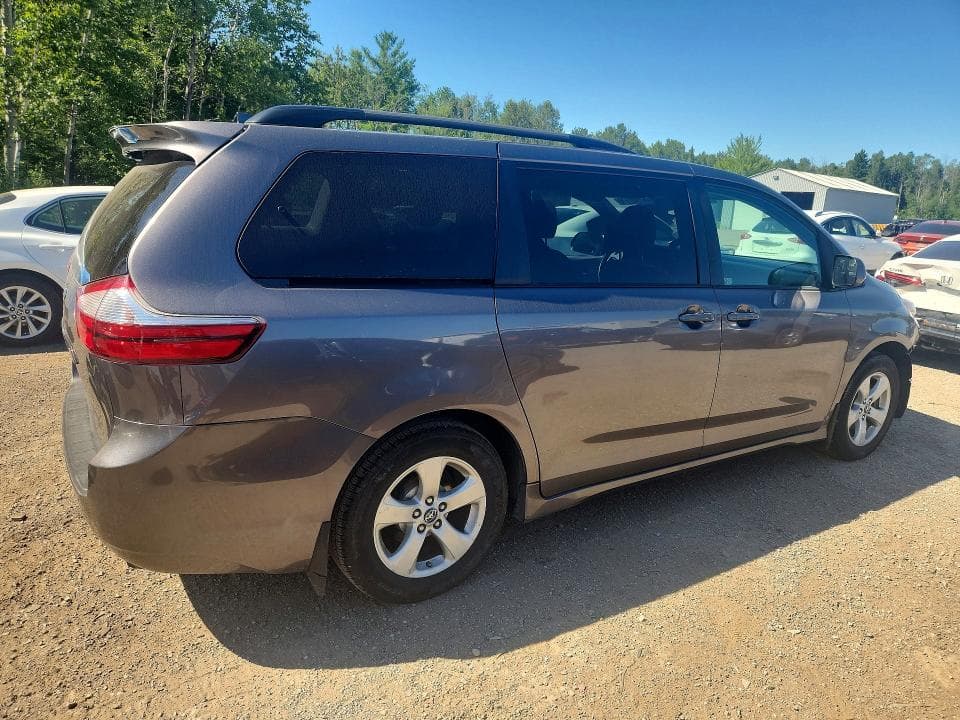 2019 TOYOTA SIENNA LE 3