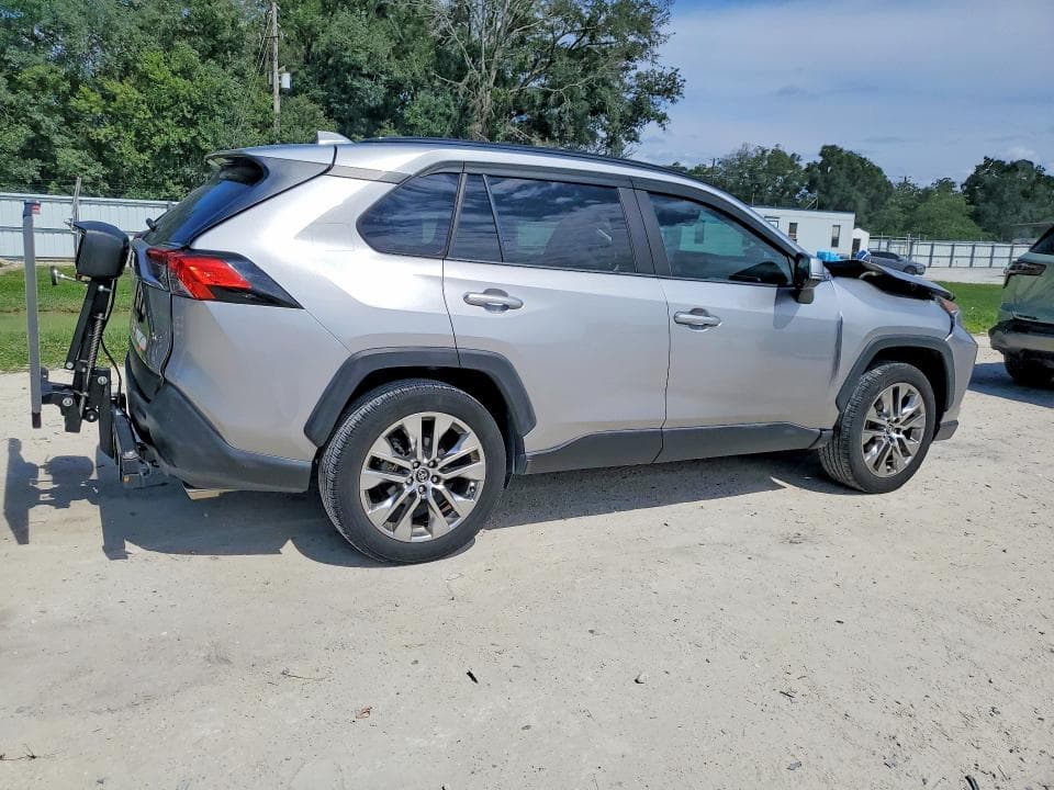 2020 TOYOTA RAV4 XLE PREMIUM 3
