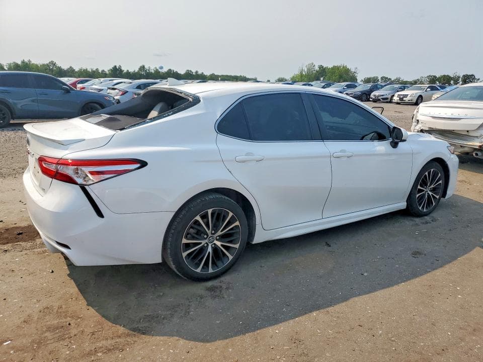 2020 TOYOTA CAMRY SE 3