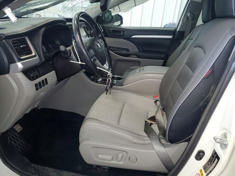 2017 TOYOTA HIGHLANDER LE PLUS 7
