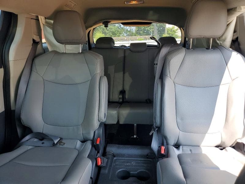2022 TOYOTA SIENNA XLE 10