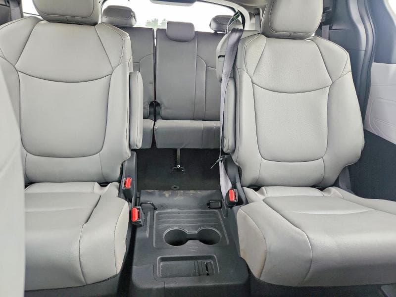 2025 TOYOTA SIENNA XLE 8-PASSENGER 10
