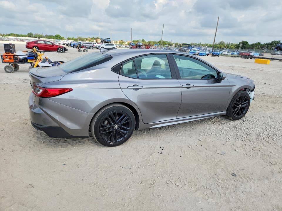 2025 TOYOTA CAMRY SE 3
