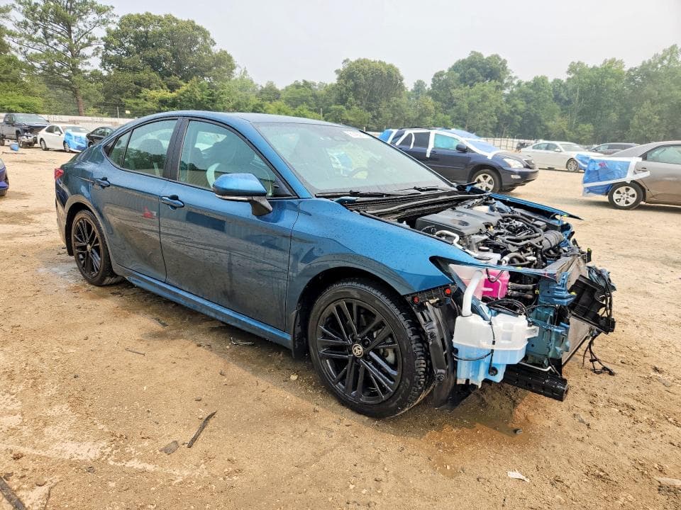 2025 TOYOTA CAMRY SE 4