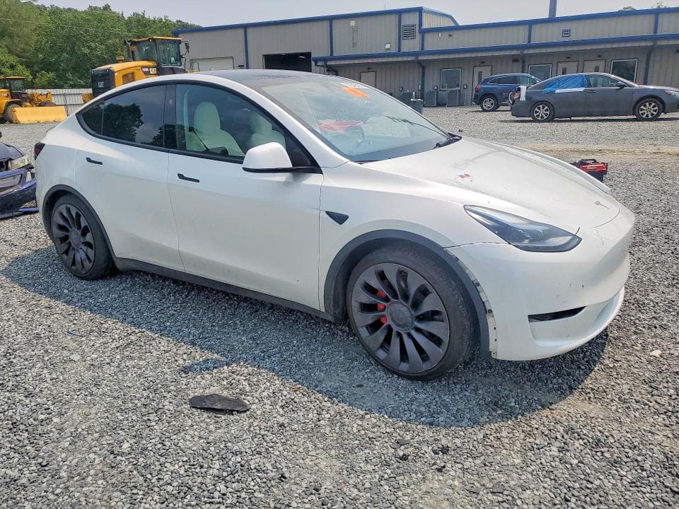 2025 TESLA MODEL Y 4