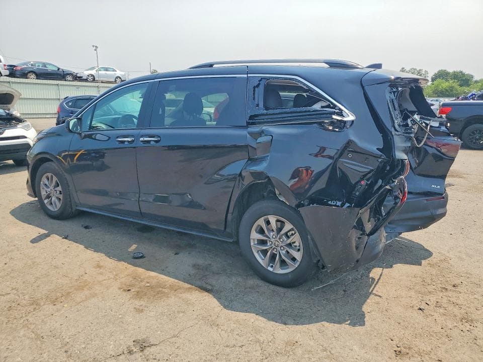 2026 TOYOTA SIENNA XLE 7-PASSENGER 2