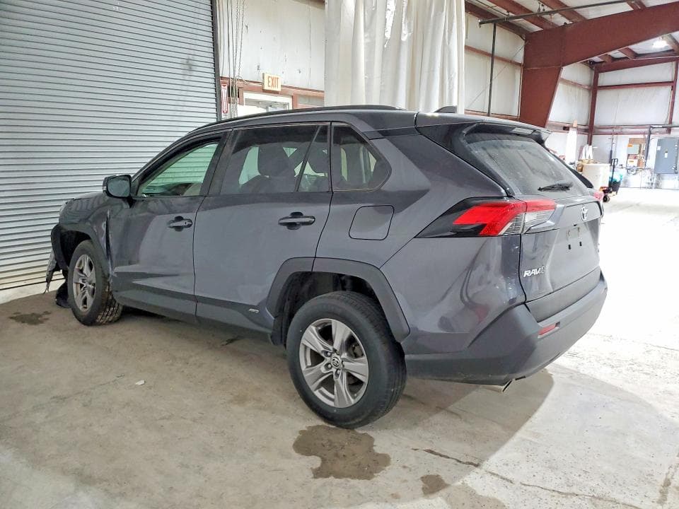 2022 TOYOTA RAV4 XLE 2