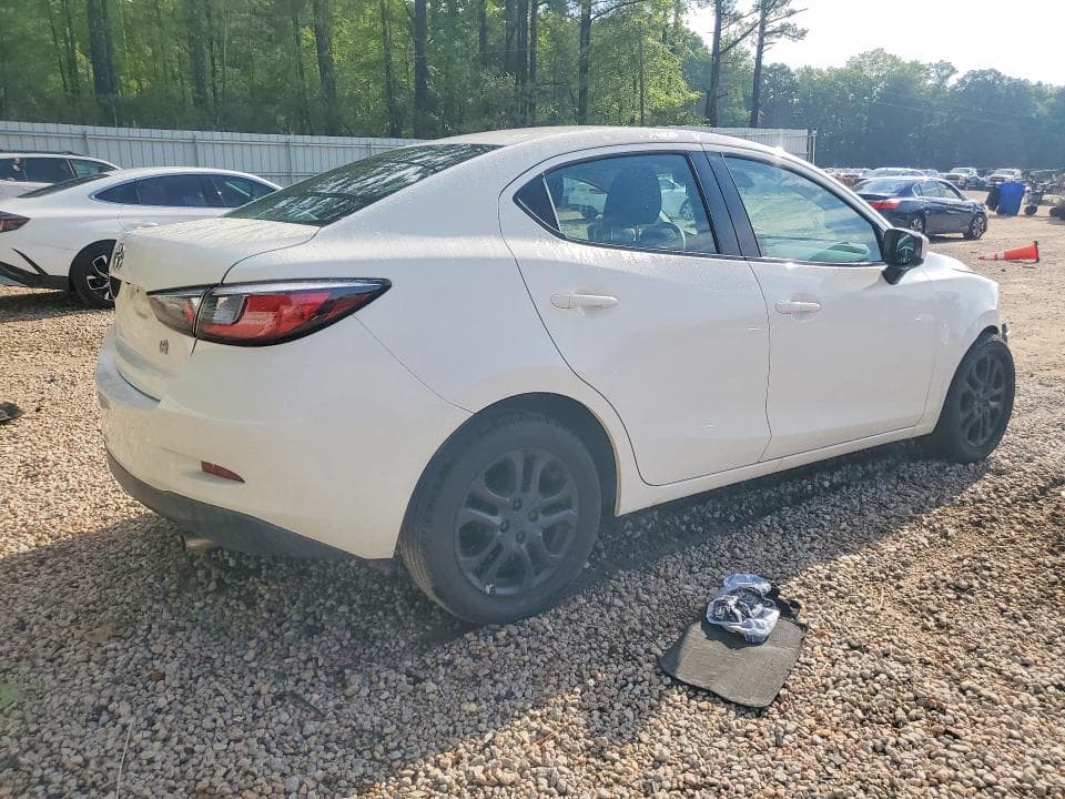 2017 TOYOTA YARIS IA BASE 3
