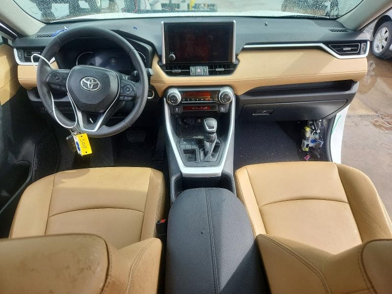2024 TOYOTA RAV4 XLE PREMIUM 8