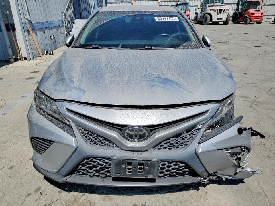 2018 TOYOTA CAMRY SE 5