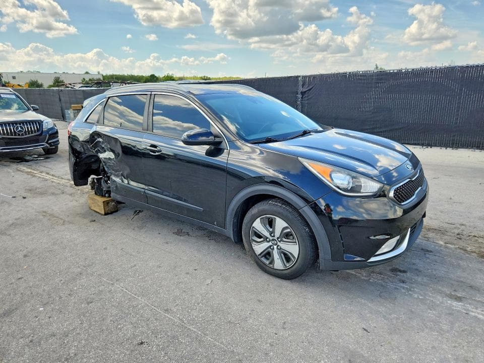 2017 KIA NIRO LX 4