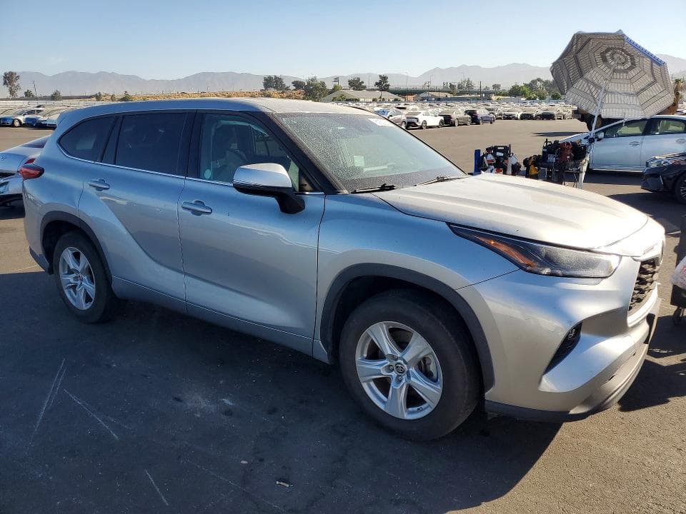 2021 TOYOTA HIGHLANDER LE 4