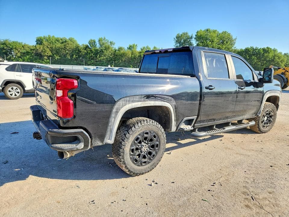 2022 CHEVROLET SILVERADO K2500 HEAVY DUTY LTZ 3