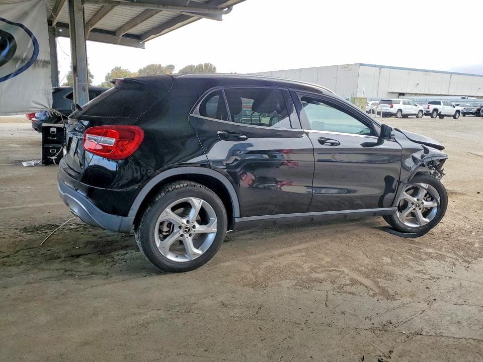2018 MERCEDES-BENZ GLA 250 4MATIC 3