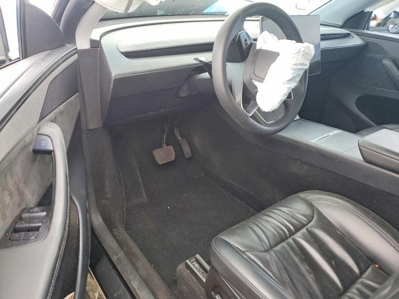 2026 TESLA MODEL Y 8