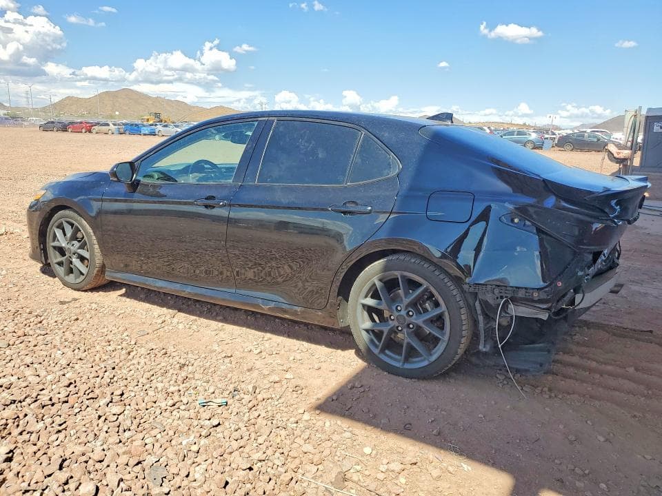 2019 TOYOTA CAMRY XLE 2