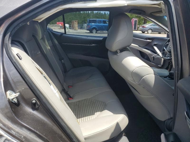 2020 TOYOTA CAMRY SE 10