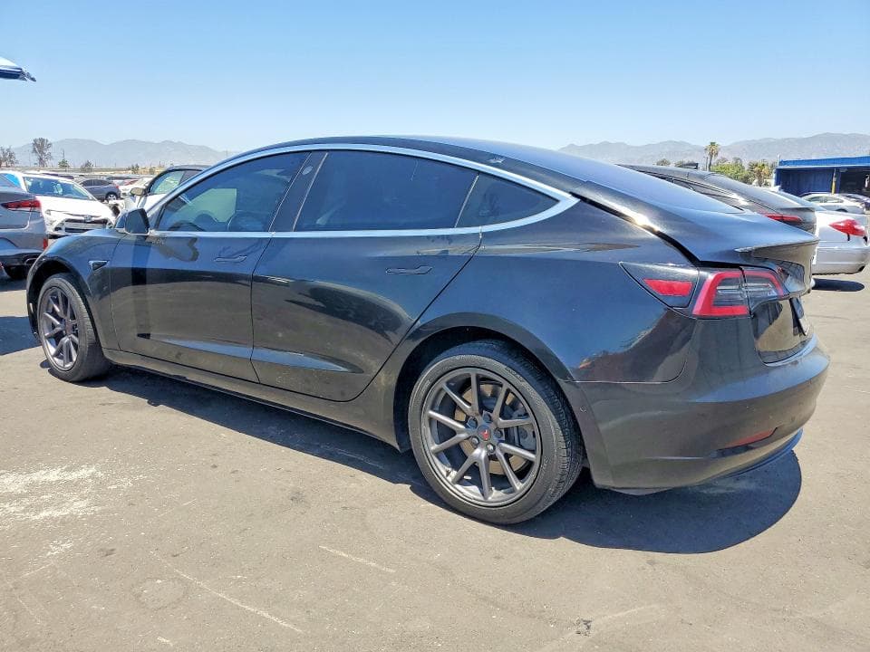 2018 TESLA MODEL 3 2