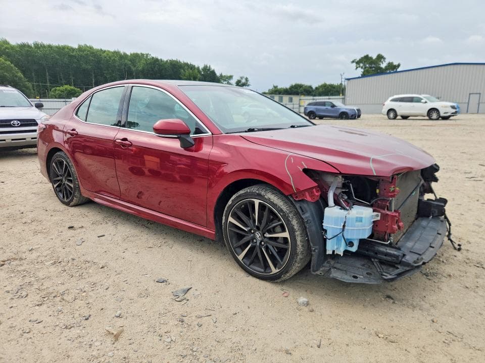2018 TOYOTA CAMRY XSE 4
