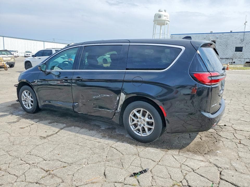 2023 CHRYSLER PACIFICA TOURING L 2