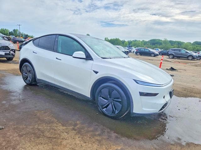 2026 TESLA MODEL Y 4