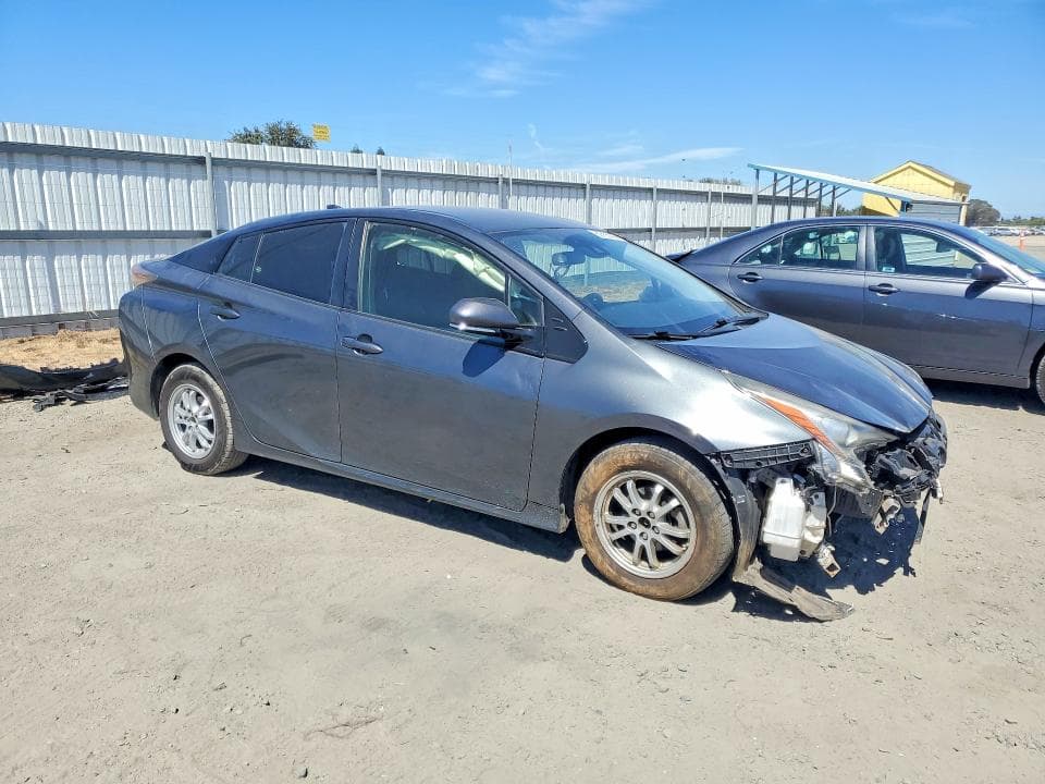 2018 TOYOTA PRIUS THREE 4
