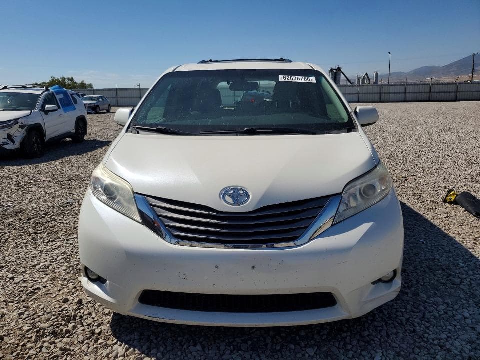 2017 TOYOTA SIENNA XLE 8-PASSENGER 5