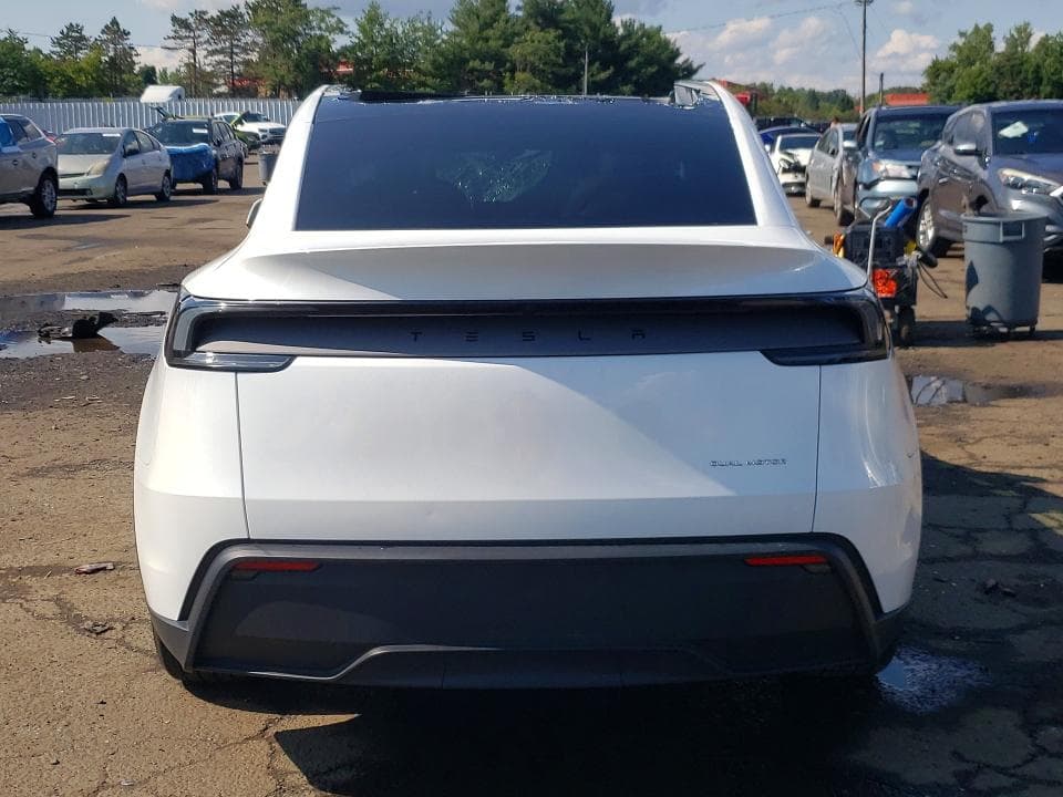 2026 TESLA MODEL Y 6