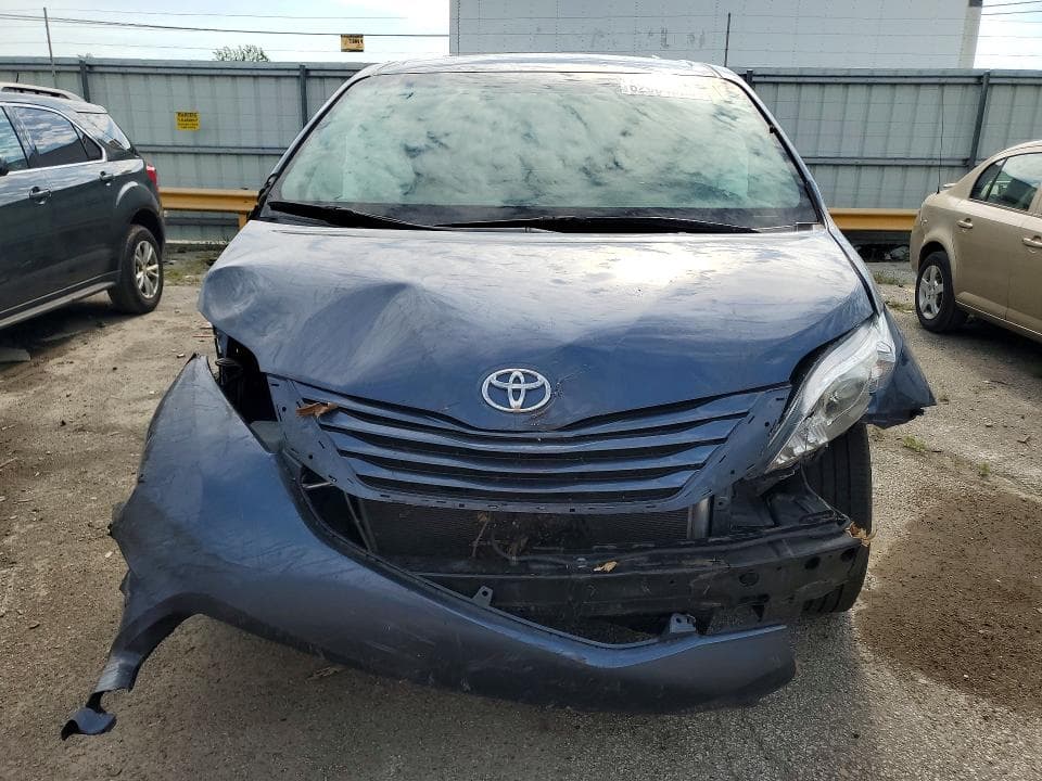 2017 TOYOTA SIENNA LE 5