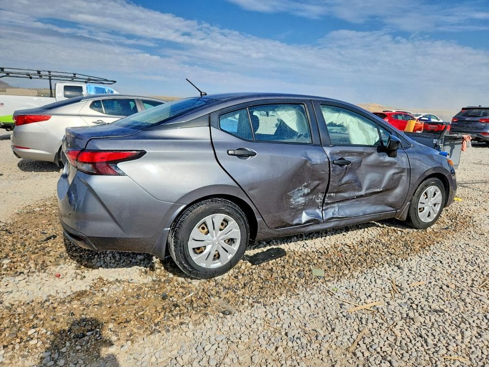 2021 NISSAN VERSA S 3