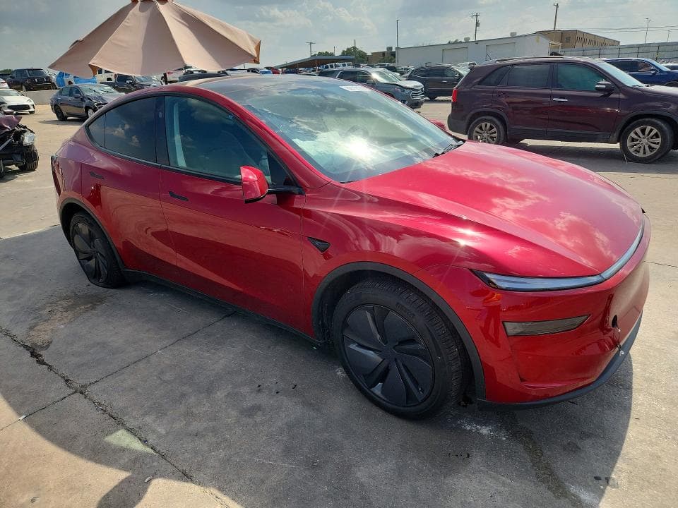 2026 TESLA MODEL  Y 4