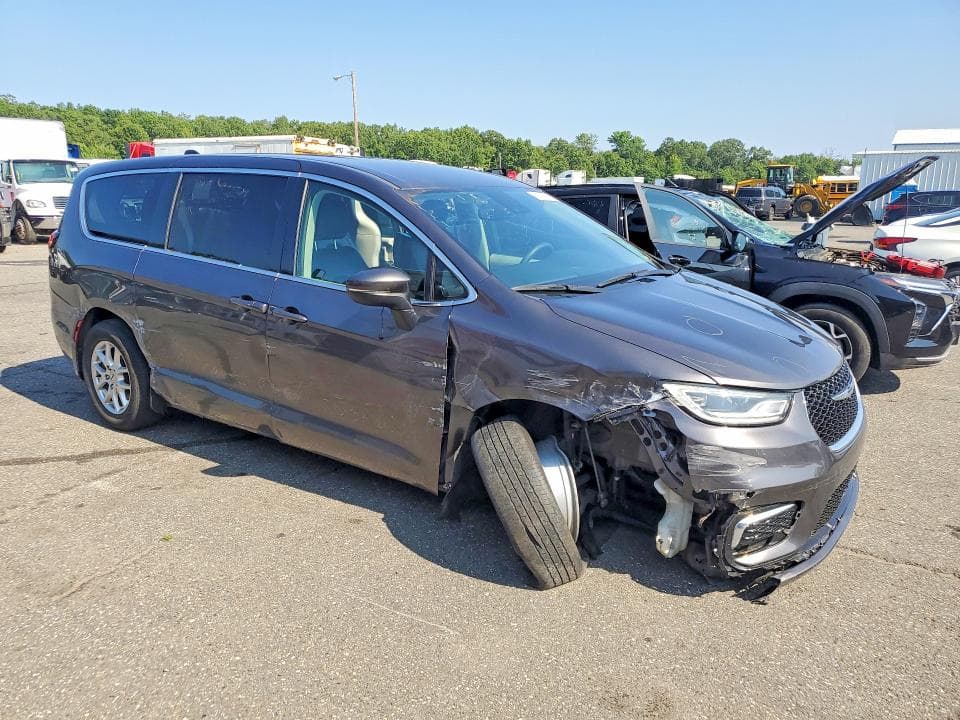 2023 CHRYSLER PACIFICA TOURING L 4