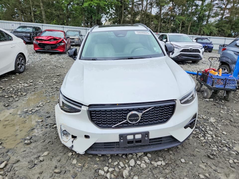2025 VOLVO XC40 PLUS 5