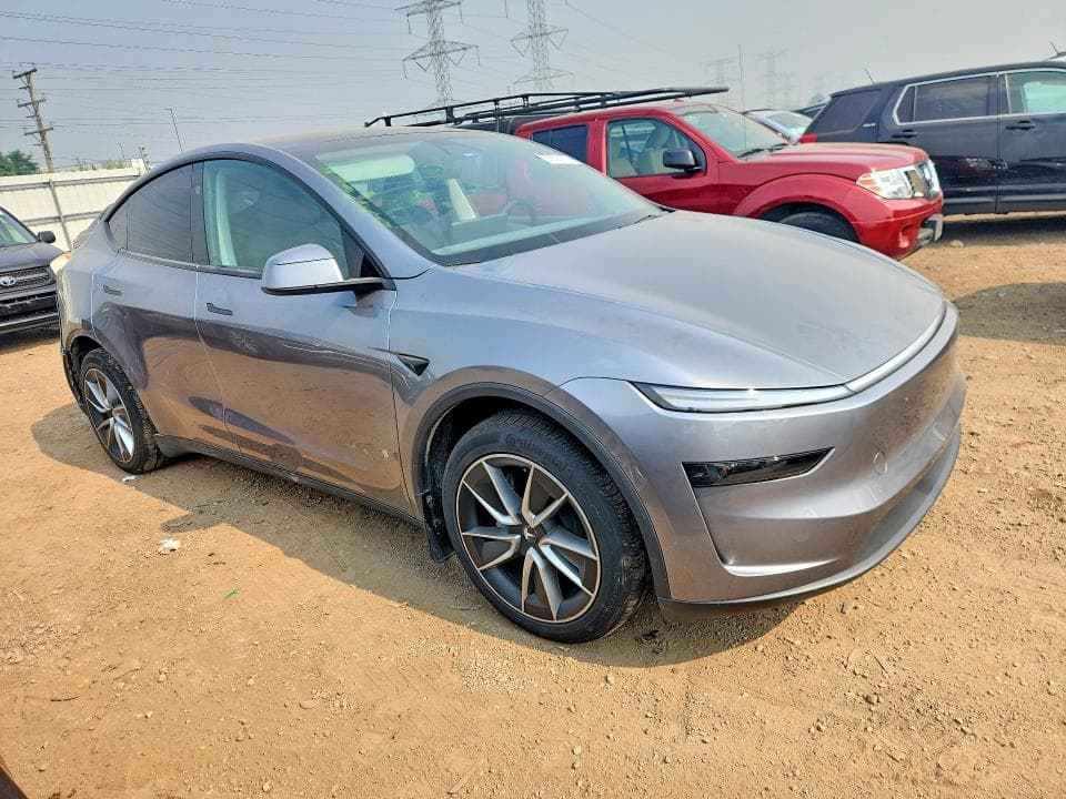 2026 TESLA MODEL Y 4