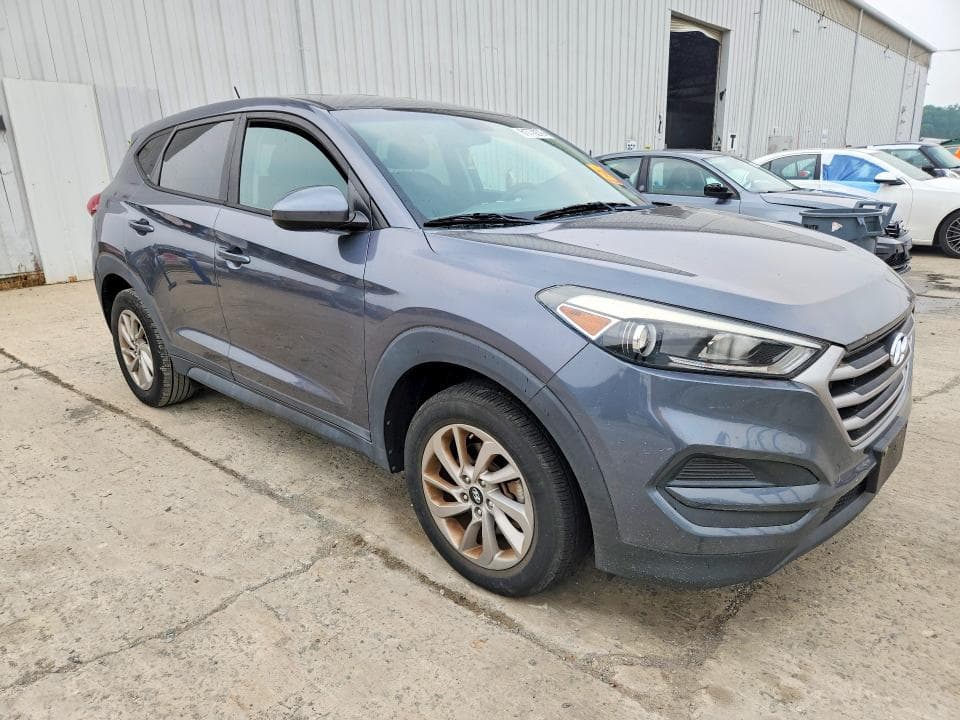 2017 HYUNDAI TUCSON SE 4