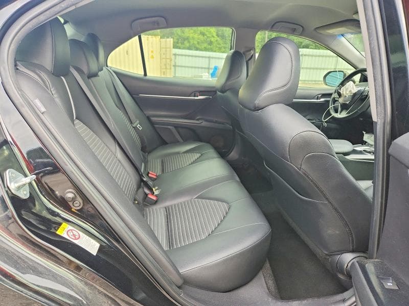 2018 TOYOTA CAMRY SE 10