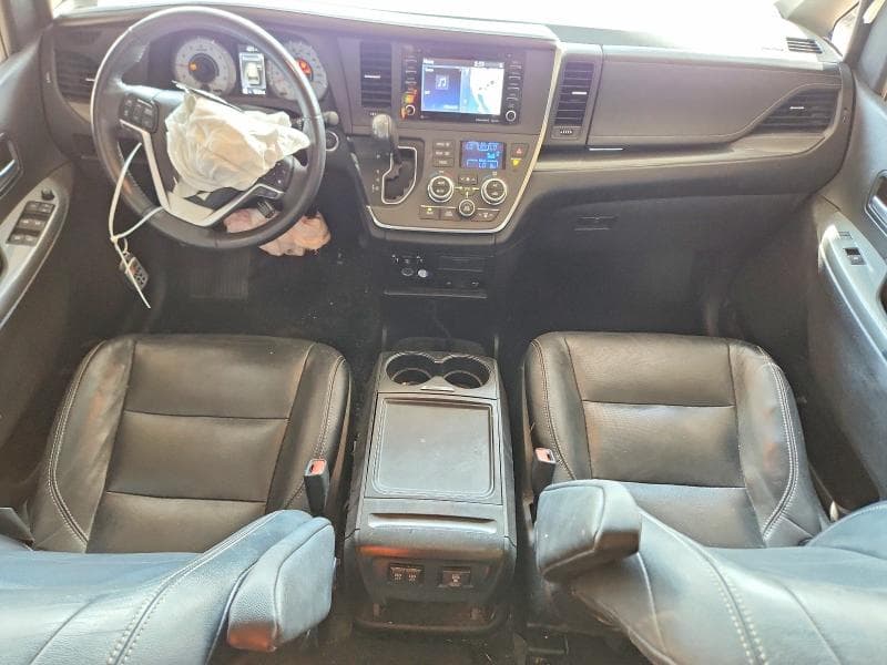 2018 TOYOTA SIENNA SE PREMIUM 8-PASSENGER 8