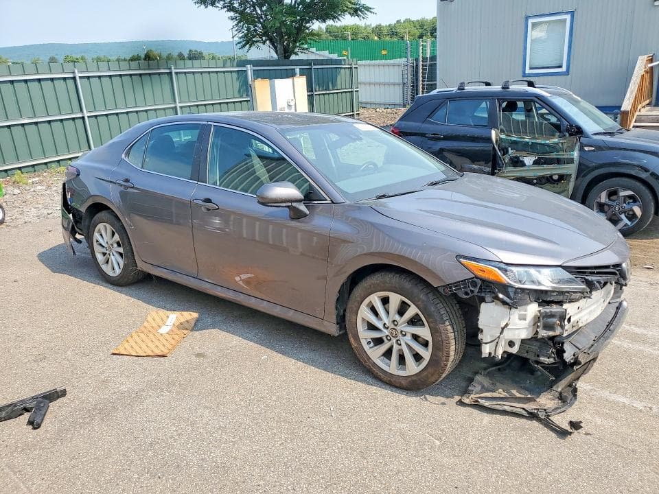 2022 TOYOTA CAMRY LE 4