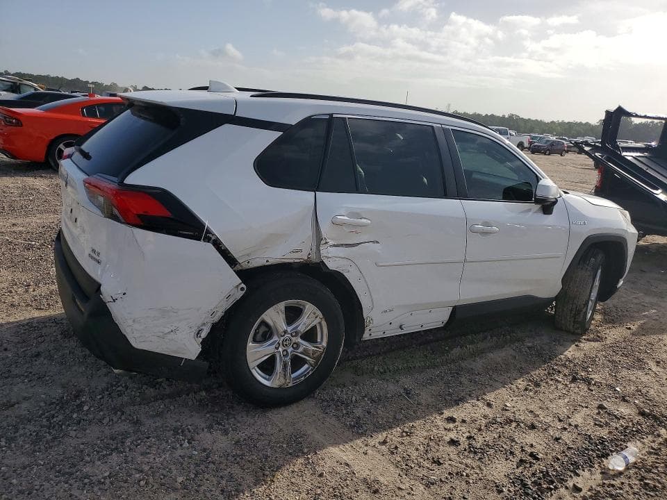 2021 TOYOTA RAV4 XLE 3