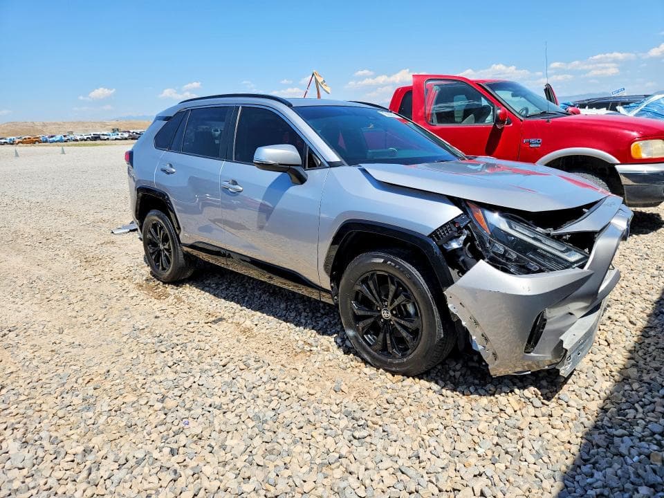 2022 TOYOTA RAV4 SE 4