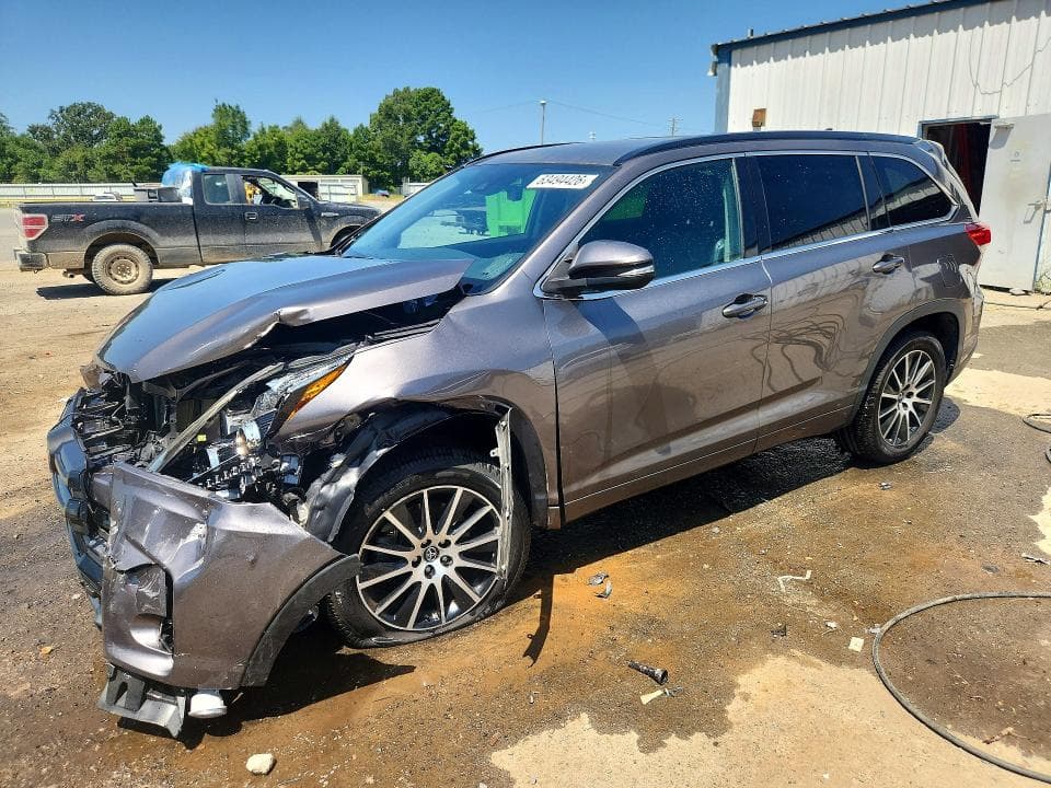 2018 TOYOTA HIGHLANDER SE - 1