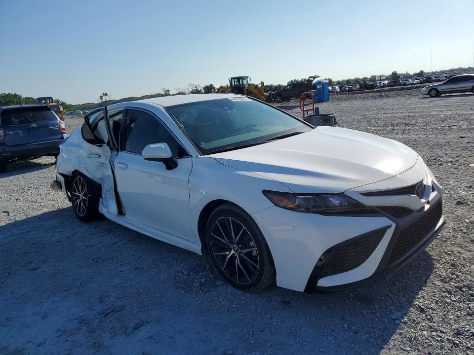 2021 TOYOTA CAMRY SE 4