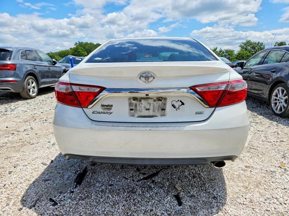 2017 TOYOTA CAMRY SE 6