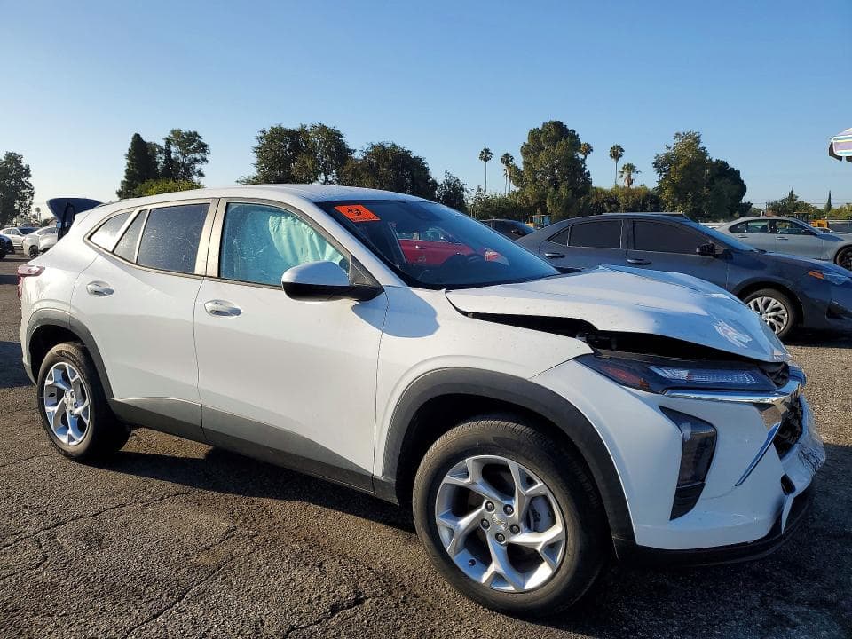 2024 CHEVROLET TRAX LS 4