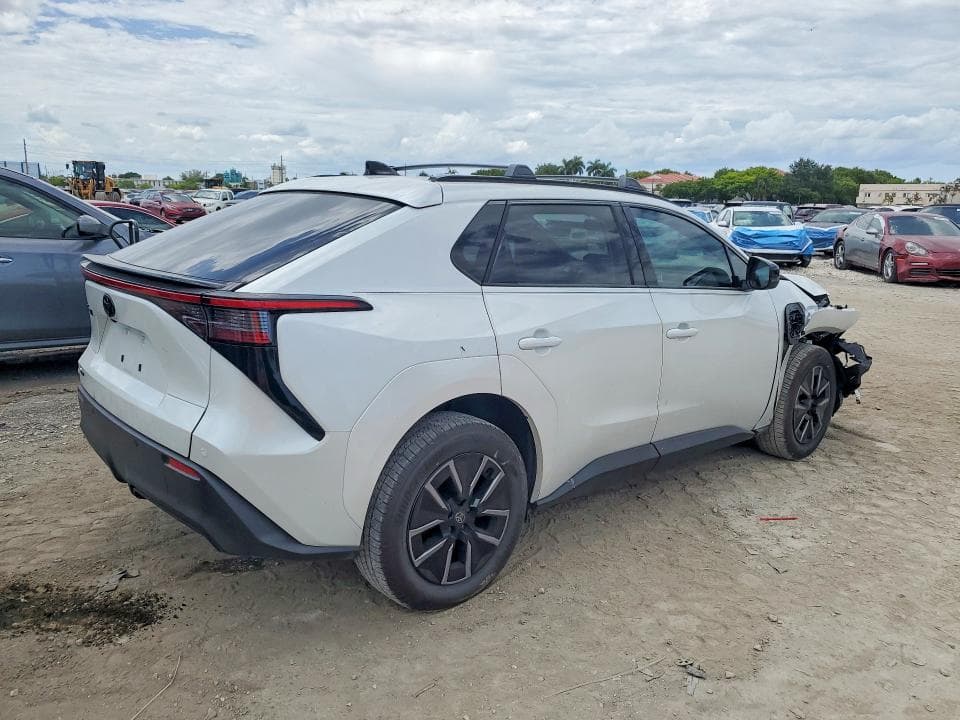 2026 TOYOTA BZ XLE 3