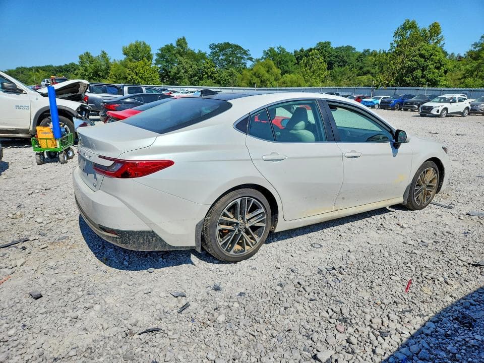 2025 TOYOTA CAMRY XLE 3