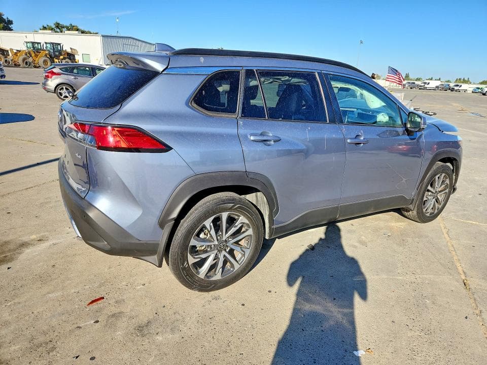 2023 TOYOTA COROLLA CROSS XLE 3