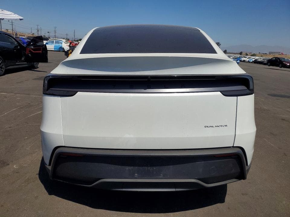 2026 TESLA MODEL Y 6