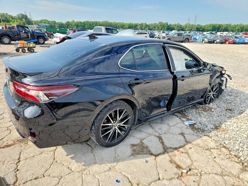 2022 TOYOTA CAMRY SE 3